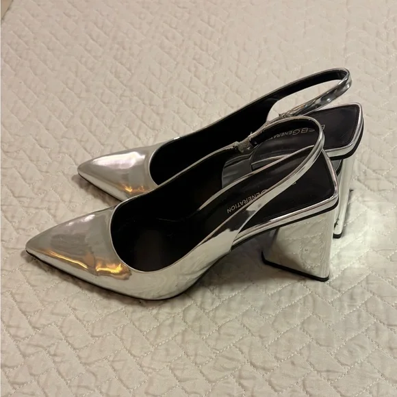 BCBGeneration Silver Slingbacks Size 8.5 - Picture 4 of 5